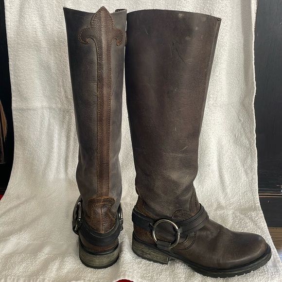 Steve Madden Women’s Judgement Brown/Black Fleur-de-lis Riding Boots Size 5.5 - Picture 5 of 8